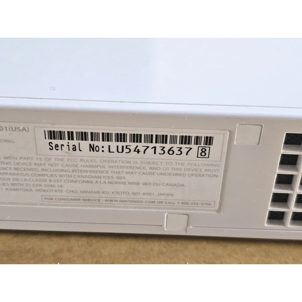 Nintendo Wii Console RVL-001 White Bundle with 2 Games Remote Nunchuk Cables - Picture 3 of 11